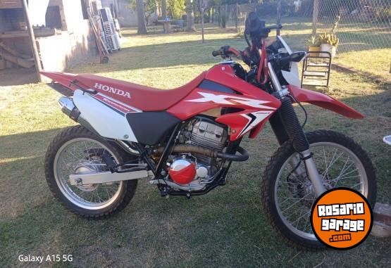 Motos - Honda Tornado 250 2024 Nafta 800Km - En Venta