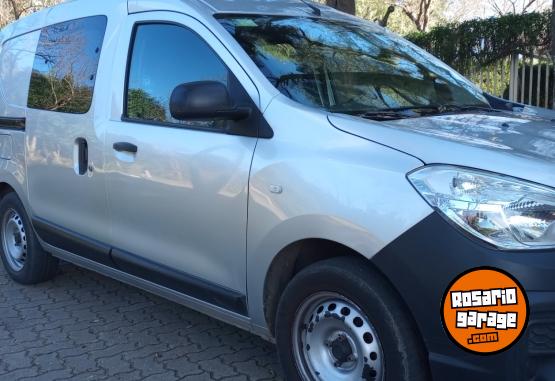 Utilitarios - Renault Kangoo emotion 5a 2018 Nafta 147000Km - En Venta