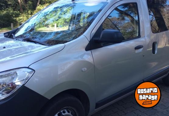 Utilitarios - Renault Kangoo emotion 5a 2018 Nafta 147000Km - En Venta