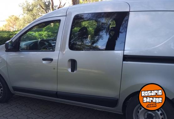 Utilitarios - Renault Kangoo emotion 5a 2018 Nafta 147000Km - En Venta