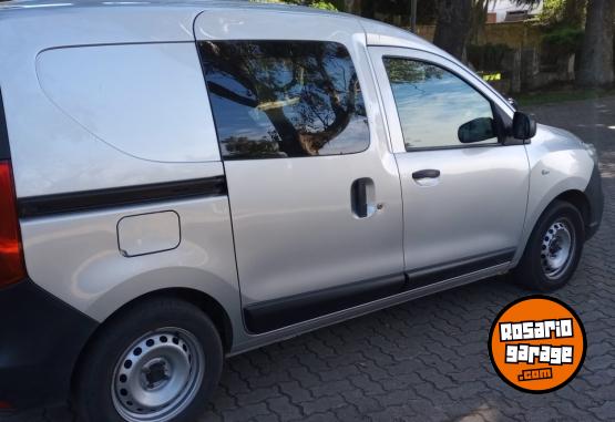 Utilitarios - Renault Kangoo emotion 5a 2018 Nafta 147000Km - En Venta