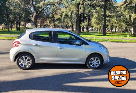 Autos - Peugeot 208 ALLURE 2015 Nafta 39000Km - En Venta