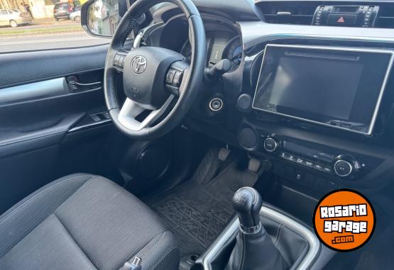 Camionetas - Toyota Hilux SRV 2018 Diesel 18000Km - En Venta