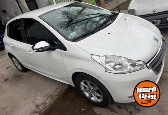 Autos - Peugeot 208 touchscreen 2016 Nafta 84000Km - En Venta