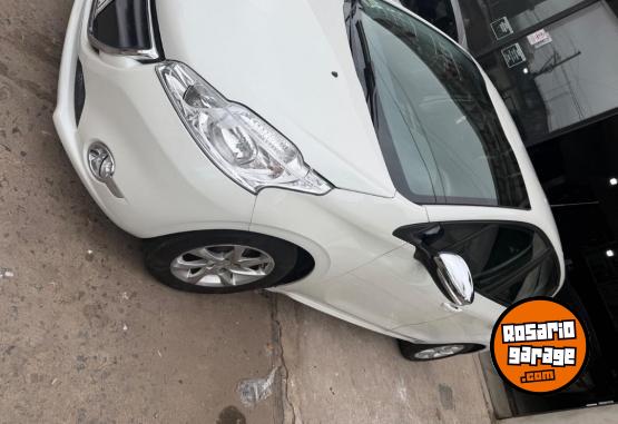 Autos - Peugeot 208 touchscreen 2016 Nafta 84000Km - En Venta