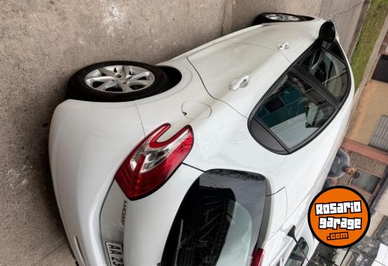 Autos - Peugeot 208 touchscreen 2016 Nafta 84000Km - En Venta