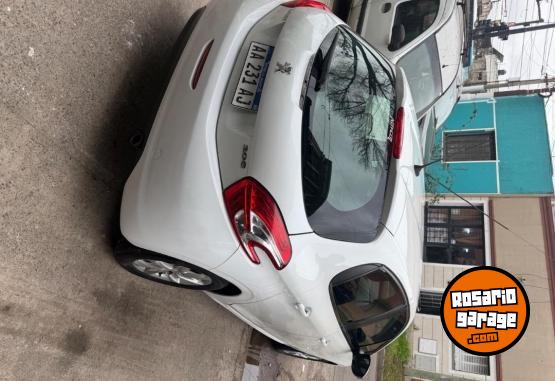 Autos - Peugeot 208 touchscreen 2016 Nafta 84000Km - En Venta