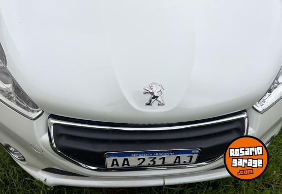 Autos - Peugeot 208 touchscreen 2016 Nafta 84000Km - En Venta