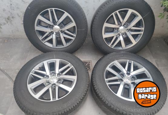 Accesorios para Autos - Juego de Llantas 18 Toyota Hilux Srx MUY BUENAS. $2.200.000 las 4. NO BAJO PRECIO - En Venta