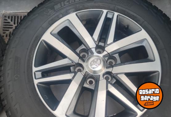 Accesorios para Autos - Juego de Llantas 18 Toyota Hilux Srx MUY BUENAS. $2.200.000 las 4. NO BAJO PRECIO - En Venta