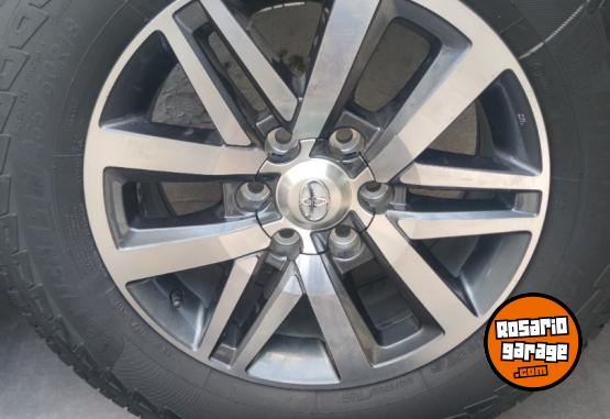 Accesorios para Autos - Juego de Llantas 18 Toyota Hilux Srx MUY BUENAS. $2.200.000 las 4. NO BAJO PRECIO - En Venta