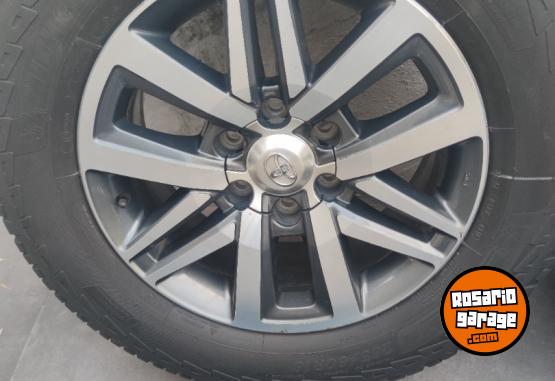 Accesorios para Autos - Juego de Llantas 18 Toyota Hilux Srx MUY BUENAS. $2.200.000 las 4. NO BAJO PRECIO - En Venta