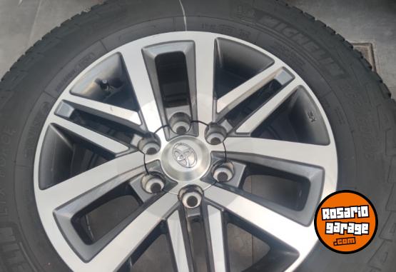 Accesorios para Autos - Juego de Llantas 18 Toyota Hilux Srx MUY BUENAS. $2.200.000 las 4. NO BAJO PRECIO - En Venta
