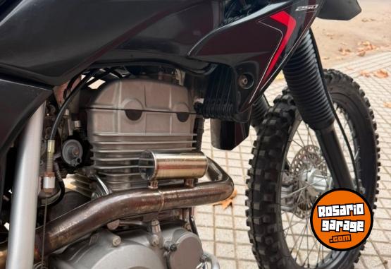 Motos - Honda Tornado 2013 Nafta 32000Km - En Venta