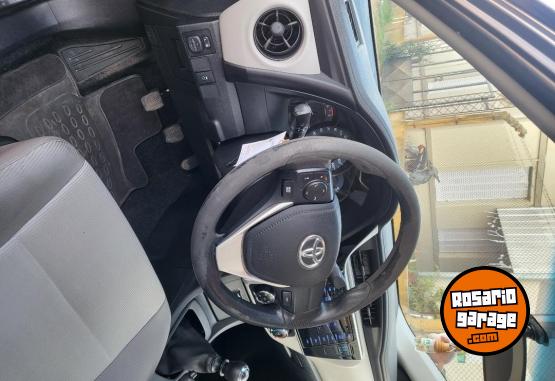 Autos - Toyota XLI 2017 Nafta 130000Km - En Venta