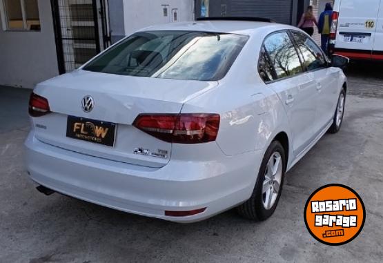 Autos - Volkswagen Vento Comfortline 2017 Nafta 121000Km - En Venta