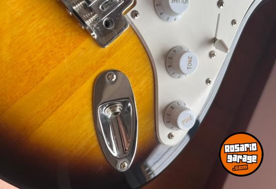 Instrumentos Musicales - Squier Bullet Stratocaster +Amplificador Laney LX10 - En Venta