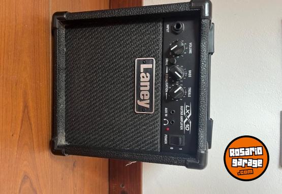 Instrumentos Musicales - Squier Bullet Stratocaster +Amplificador Laney LX10 - En Venta