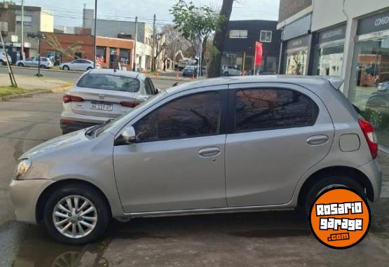 Autos - Toyota Etios 2016 Nafta 105000Km - En Venta