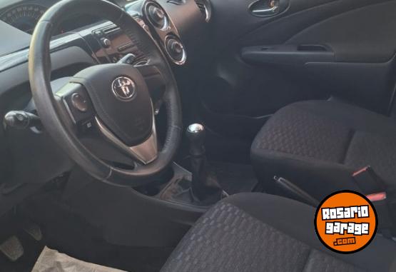 Autos - Toyota Etios 2016 Nafta 105000Km - En Venta