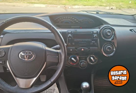 Autos - Toyota Etios 2016 Nafta 105000Km - En Venta