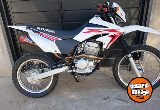 Motos - Honda Tornado 2023 Nafta 4800Km - En Venta