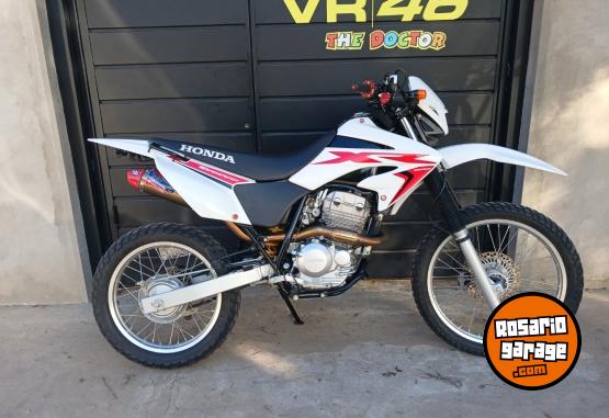 Motos - Honda Tornado 2023 Nafta 4800Km - En Venta