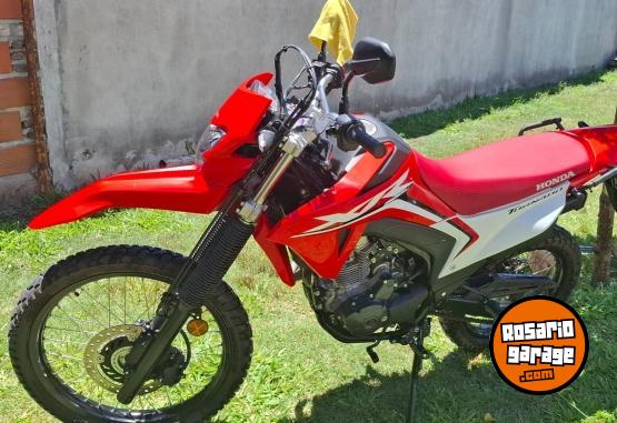 Motos - Honda Tornado xr 300 2025 Nafta 2000Km - En Venta