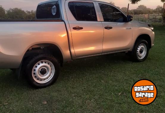 Camionetas - Toyota Hilux DX 4x2 2021 Diesel 175000Km - En Venta