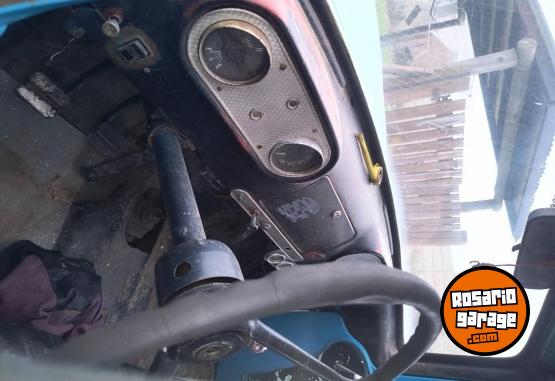 Camiones y Grúas - Vendo camión fargo de 1958 andando con su motor original 6 cilindros equipo a gas un tubo vence hidráulico 2028 . Ideal para restaurar - En Venta