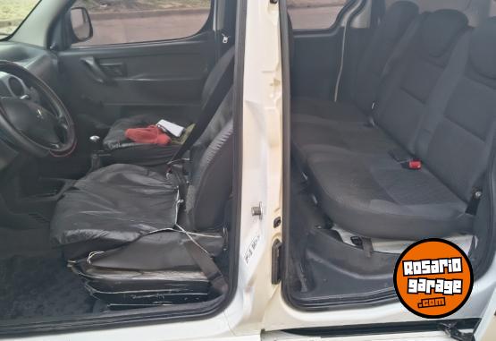 Utilitarios - Peugeot Partner hdi 2018 Diesel 80000Km - En Venta