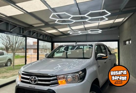 Camionetas - Toyota HILUX SRV 2016 Diesel 123000Km - En Venta