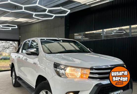 Camionetas - Toyota HILUX SRV 2016 Diesel 123000Km - En Venta