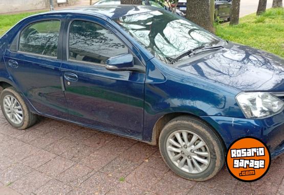 Autos - Toyota Etios 2015 Nafta 150000Km - En Venta