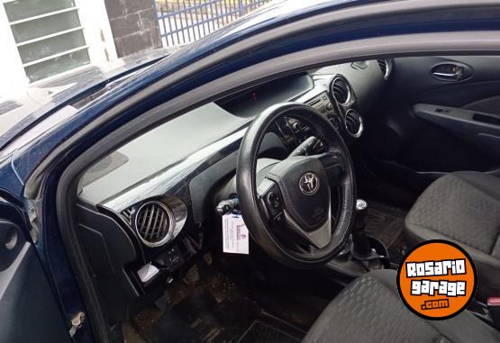 Autos - Toyota Etios 2015 Nafta 150000Km - En Venta