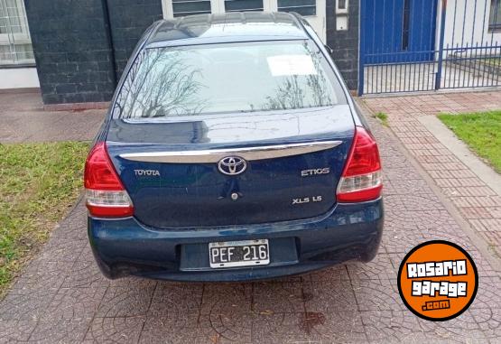 Autos - Toyota Etios 2015 Nafta 150000Km - En Venta