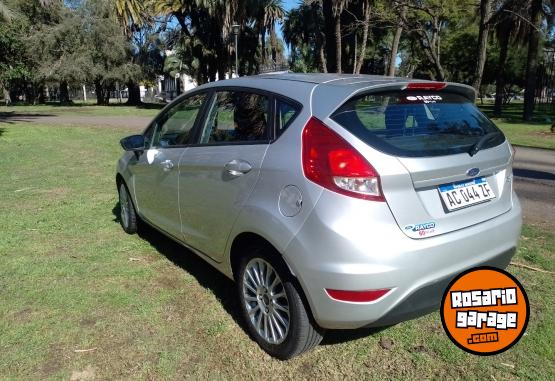 Autos - Ford Fiesta Kinectic 2017 Nafta 76000Km - En Venta