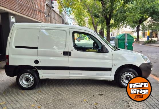 Utilitarios - Peugeot Partner hdi 1ra mano perm 2021 Diesel 122000Km - En Venta
