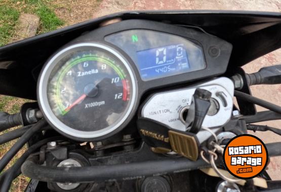 Motos - Zanella Zr 150 ohc 2024 Nafta 4500Km - En Venta