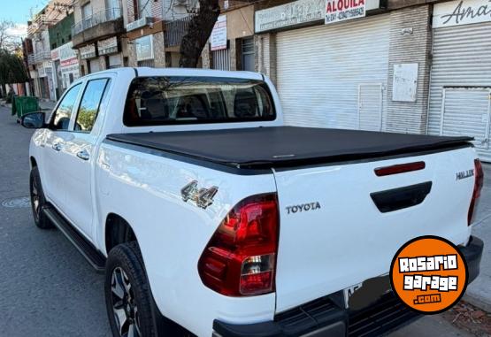 Camionetas - Toyota HILUX 4X4 2023 Diesel 135000Km - En Venta