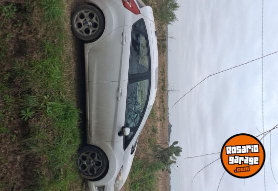 Autos - Ford Fiesta kinetic 2012 Nafta 205000Km - En Venta