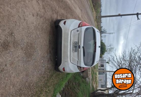 Autos - Ford Fiesta kinetic 2012 Nafta 205000Km - En Venta