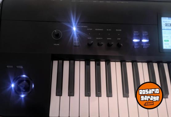 Instrumentos Musicales - Korg Krome 61 Workstation | Excelente Estado (Rosario) - En Venta
