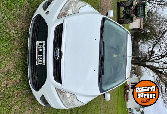 Autos - Ford Focus trend 1.6 2012 Nafta 200000Km - En Venta