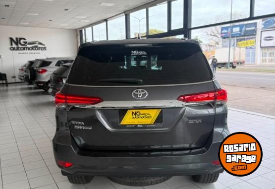 Camionetas - Toyota SW4 SRX 2017 Diesel 140000Km - En Venta