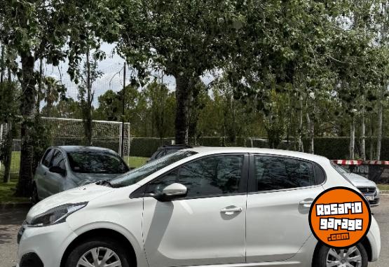 Autos - Peugeot 208 2017 Nafta 50000Km - En Venta
