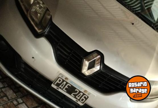 Autos - Renault Nuevo Logan 2015 GNC 140000Km - En Venta
