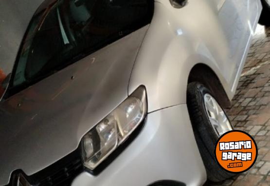 Autos - Renault Nuevo Logan 2015 GNC 140000Km - En Venta