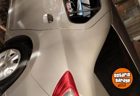 Autos - Renault Nuevo Logan 2015 GNC 140000Km - En Venta
