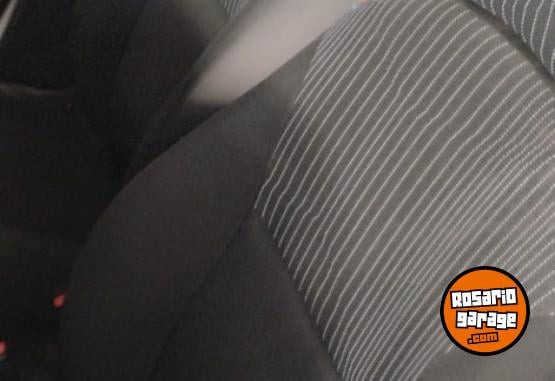Autos - Renault Nuevo Logan 2015 GNC 140000Km - En Venta